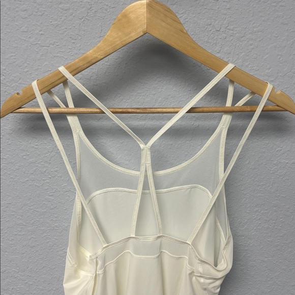 Lululemon Sz 4 Anew Singlet in 
White, Like New - Picture 8 of 10